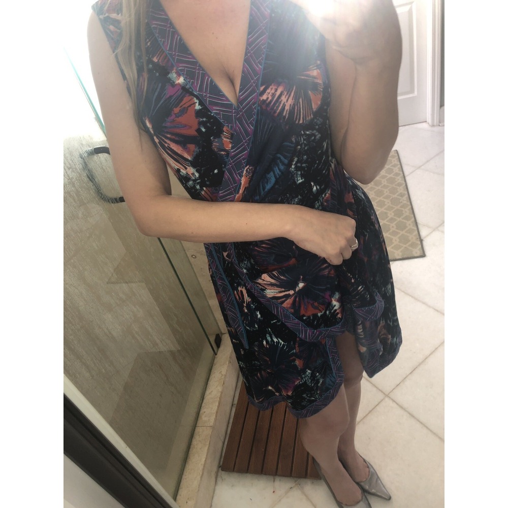 BCBG MAX AZRIA Blue Floral Wrap Dress Sleeveless Medium Casual Designer